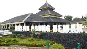 Mitos Arah Kiblat Masjid Demak yang Sempat Diubah