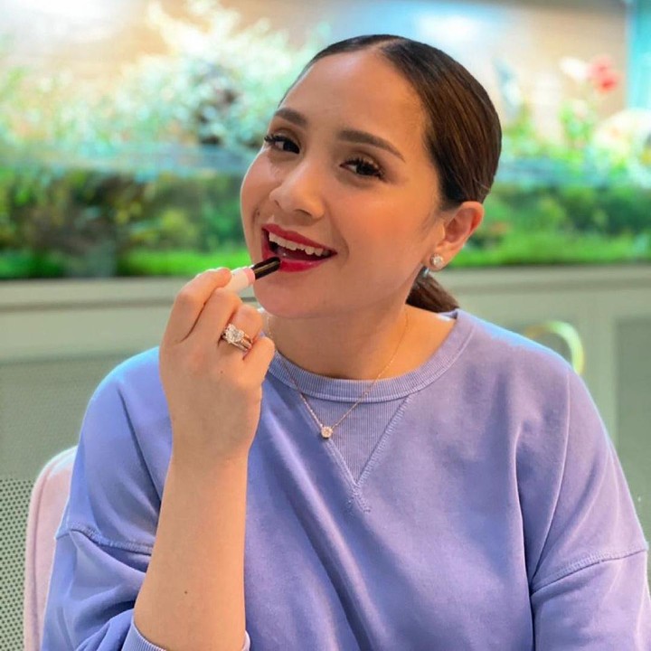 <p>Selain pakaian, Gigi juga kerap tampil dengan<em> full makeup</em> selama hamil anak kedua ini. Banyak netizen memuji penampilannya yang dianggap cantik, Bunda. (YouTube Rans Entertainment)</p>