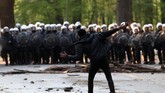 FOTO: Pesta Anti-Lockdown Belgia Ditutup Gas Air Mata Aparat Tak ada kembang api, pesta anti-lockdown di Brussels, Belgia, pada Sabtu (1/5) ditutup dengan gas air mata yang disemprotkan aparat untuk membubarkan massa.