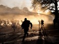 FOTO: Pesta Anti-Lockdown Belgia Ditutup Gas Air Mata Aparat