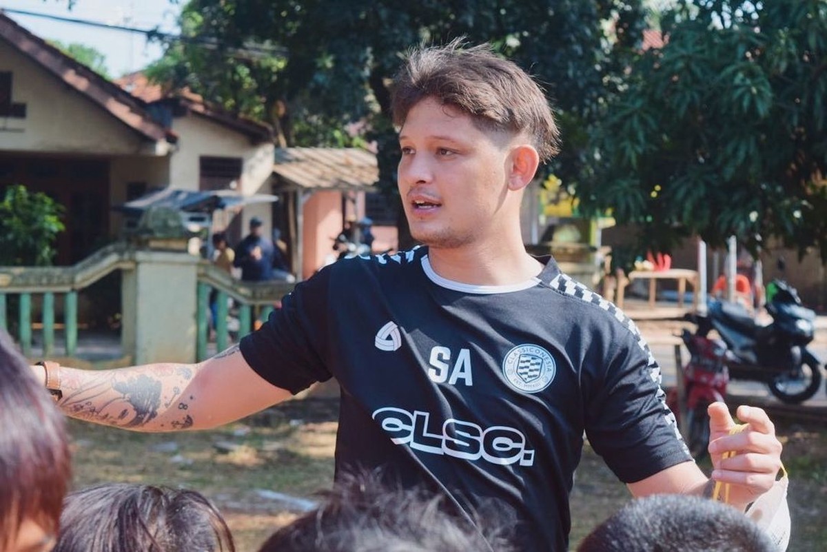 Syamsir Alam bergabung kedalam tim sepak bola RANS Cilegon FC milik Raffi Ahmad&period; Yuk kita intip ketampanan pesepakbola satu ini&excl;