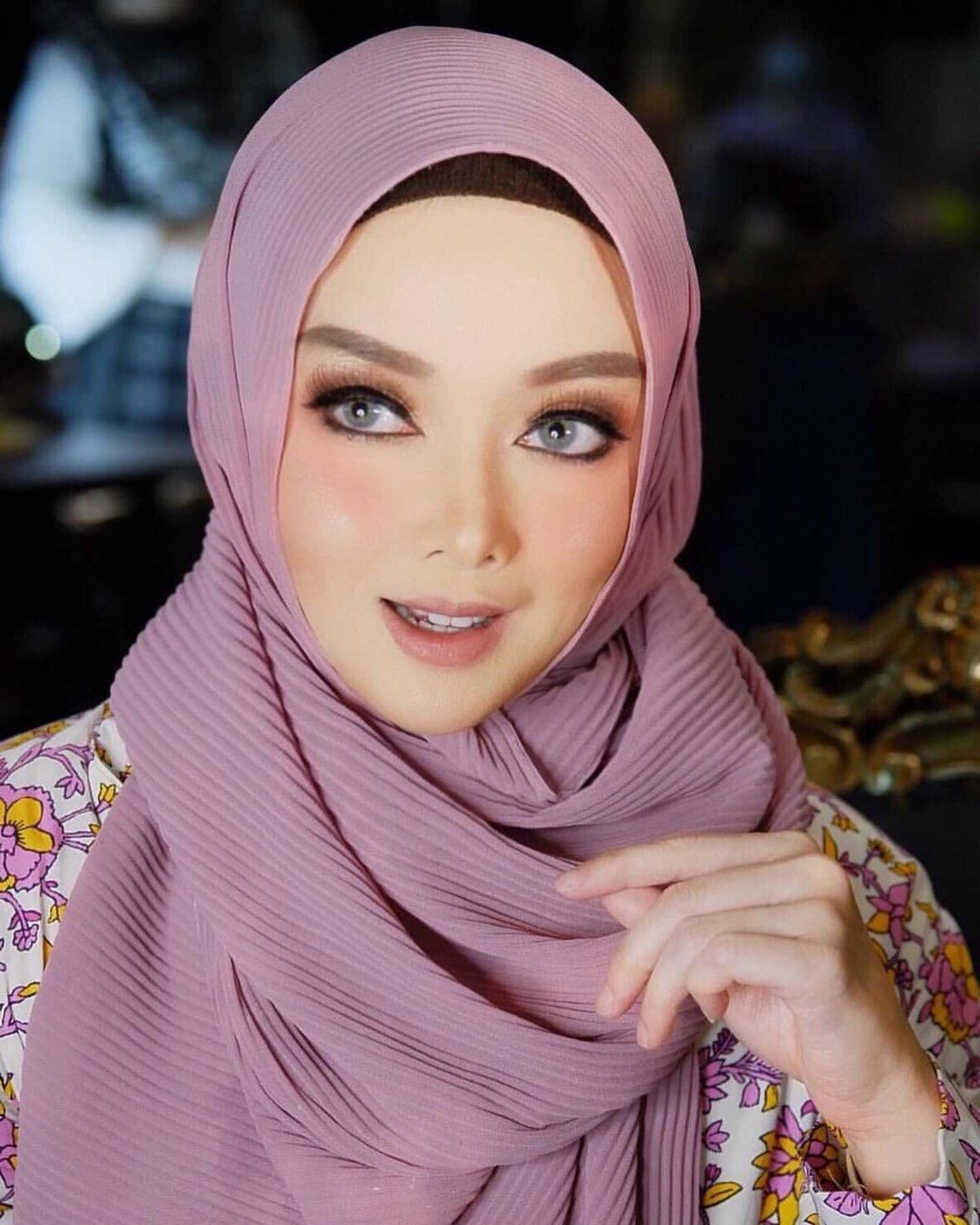 Kediaman milik Terry Putri di daerah Pejaten di bobol maling hingga ia rugi puluhan miliar&period; Yuk kita lihat potret Terry Putri&excl;