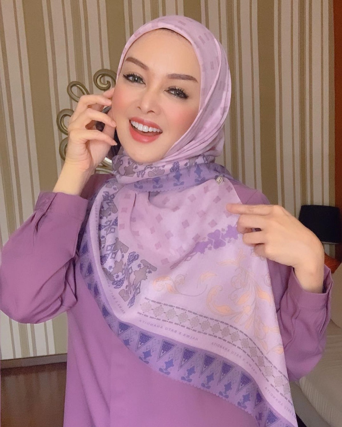 Kediaman milik Terry Putri di daerah Pejaten di bobol maling hingga ia rugi puluhan miliar&period; Yuk kita lihat potret Terry Putri&excl;