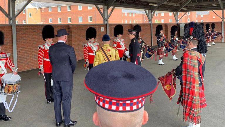 Trooping The Colour 2021 Ratu Elizabeth merayakan ulang tahunnya dua kali dalam setahun. Pada bulan April dan bulan Juni, biasanya pada bulan Juni akan diadakan tradisi raja dan ratu yang dikenal