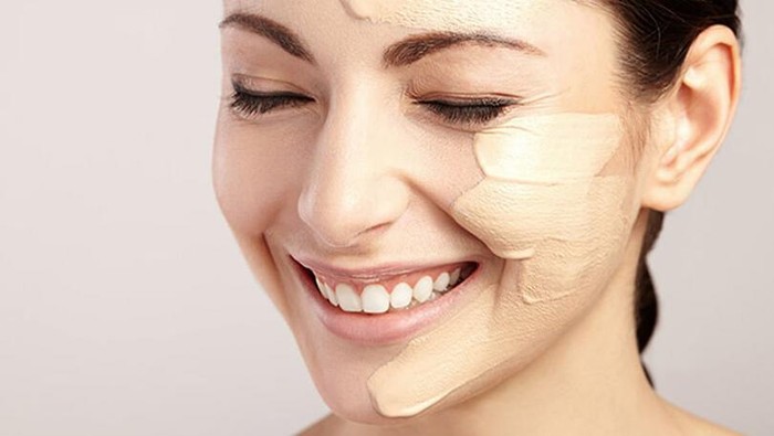 5 Kesalahan Memakai Foundation yang Bikin Look Terlihat Tua 5 Kesalahan Memakai Foundation yang Bikin Look Terlihat Tua