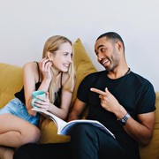6 Cara Komunikasi yang Baik untuk Pasangan Baru Menikah