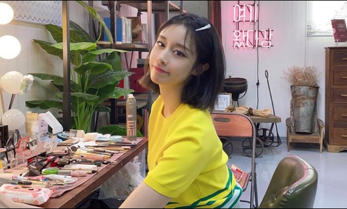 Baru-baru ini Ji Yeon ganti penampilan dengan memotong pendek rambutnya. Gimana? enggak kalah imut sama idol k-pop generasi sekarang, kan? / foto: instagram.com/jiyeon2_
