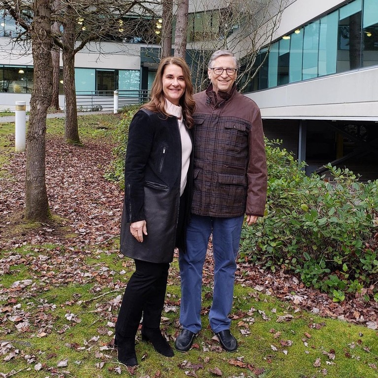Bill Gates dan Melinda Gates Kabar mengejutkan datang dari Bill Gates dan Melinda yang mengumumkan perceraian mereka. Yuk kita lihat lagi momen mesra mereka yang kini hanya tinggal kenangan!