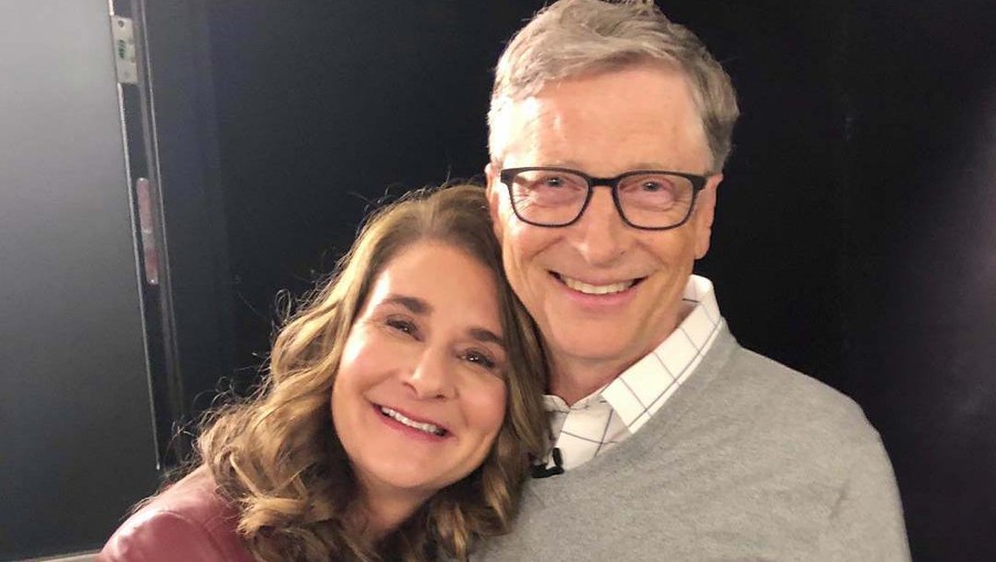 Kabar mengejutkan datang dari Bill Gates dan Melinda yang mengumumkan perceraian mereka. Yuk kita lihat lagi momen mesra mereka yang kini hanya tinggal kenangan!