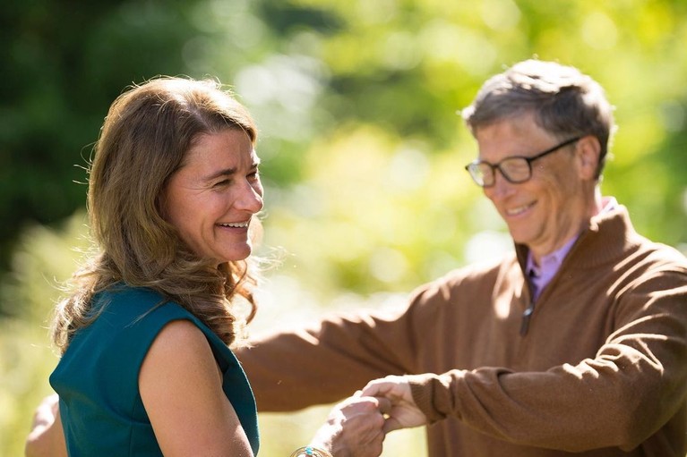 Bill Gates dan Melinda Gates Kabar mengejutkan datang dari Bill Gates dan Melinda yang mengumumkan perceraian mereka. Yuk kita lihat lagi momen mesra mereka yang kini hanya tinggal kenangan!