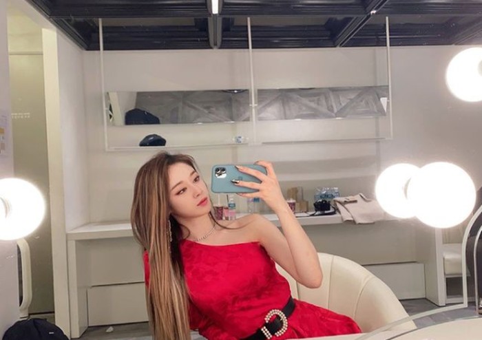 Dalam drama Imitation, Ji Yeon akan berperan sebagai penyanyi multitalenta bernama La Ri Ma / foto: instagram.com/jiyeon2_
