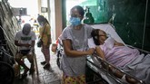 FOTO: Negara Asia Tenggara Berjuang Hadapi Lonjakan Corona Sejumlah negara di Asia Tenggara menghadapi lonjakan kasus infeksi virus corona.