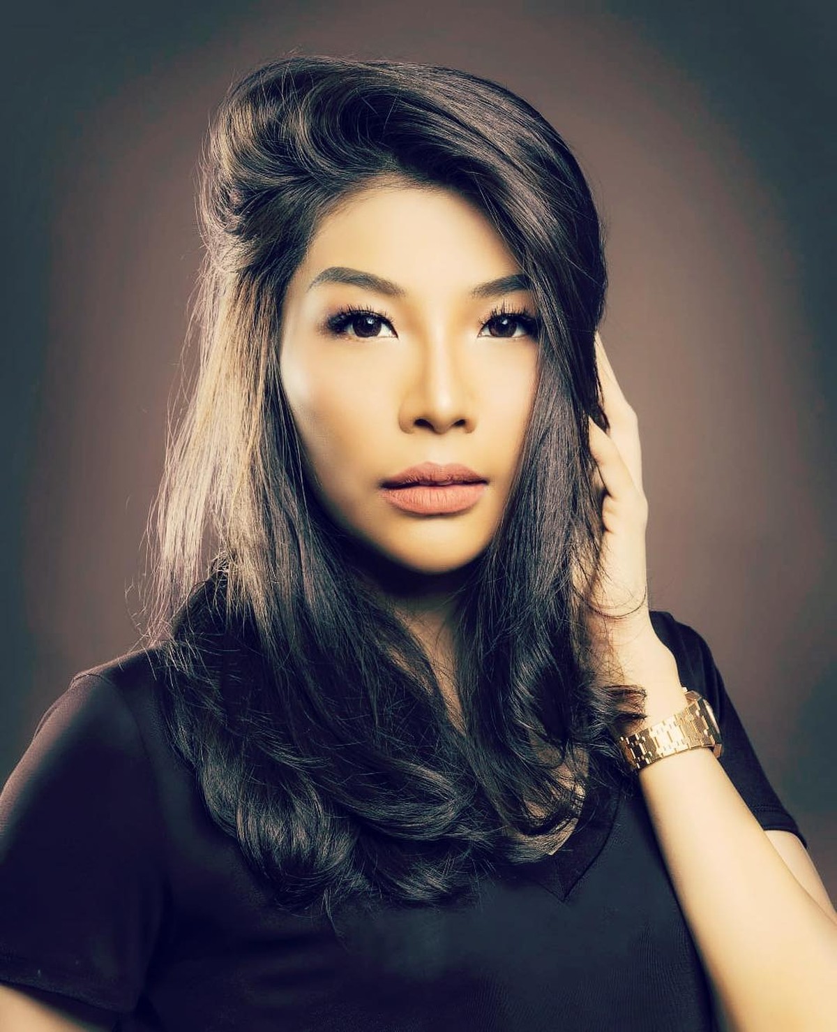 Setelah video pernyataan dari dokter Irene viral&comma; sahabat Nia Ramadhani pun ikut terseret&period; Yuk kita lihat sosok dokter Irene yang jadi korban salah sasaran&excl;