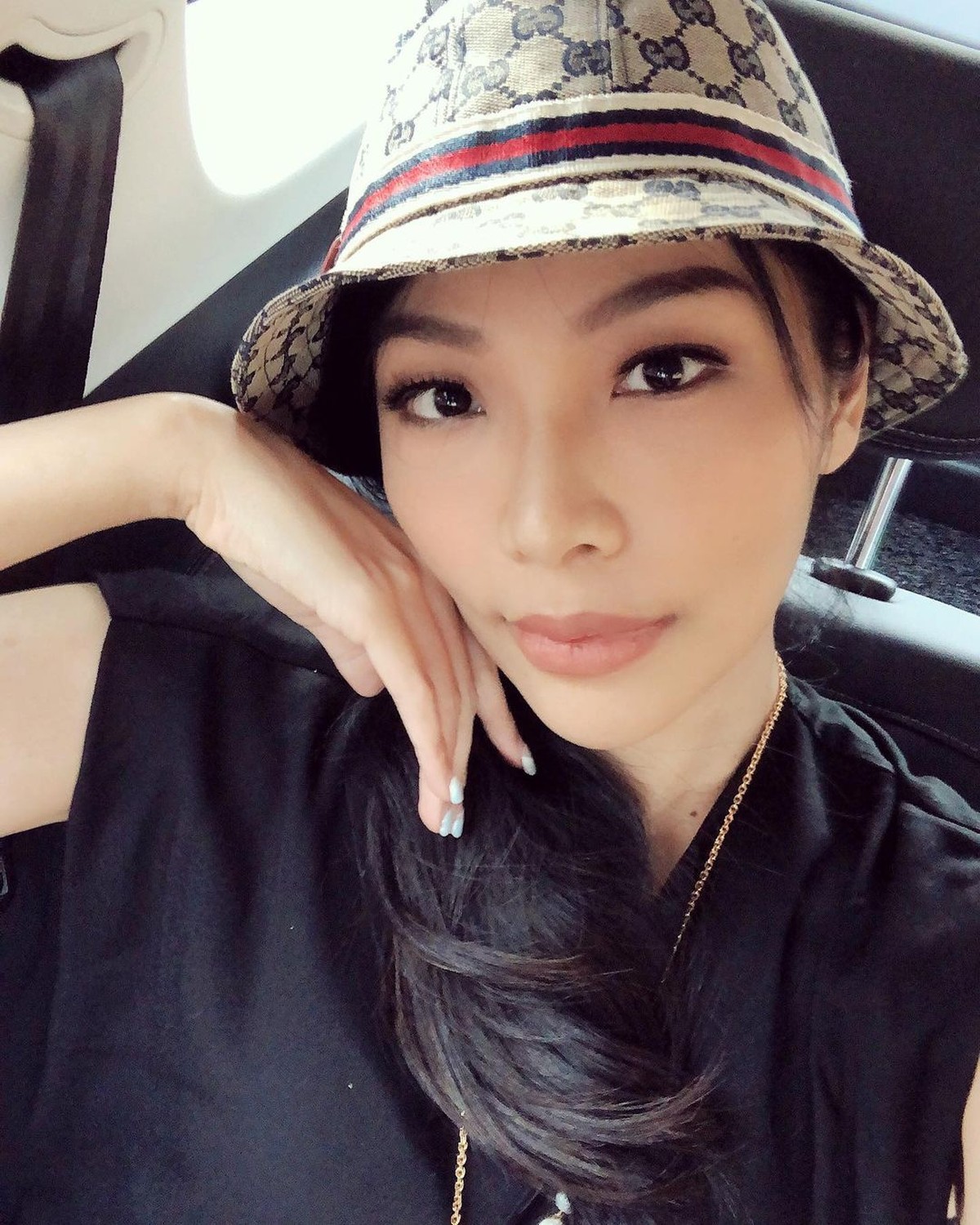 Setelah video pernyataan dari dokter Irene viral&comma; sahabat Nia Ramadhani pun ikut terseret&period; Yuk kita lihat sosok dokter Irene yang jadi korban salah sasaran&excl;