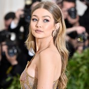 Produk Skincare yang Sedang Jadi Favorit Gigi Hadid