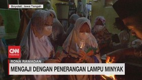 VIDEO: Mengaji Dengan Penerangan Lampu Minyak