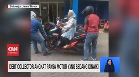 VIDEO: Debt Collector Angkat Paksa Motor Yang Sedang Dinaiki