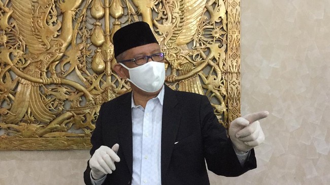 Gubernur Kalbar Sutarmidji menyebut perusahaan sawit tak punya hati dan kurang peduli dengan warga yang terdampak banjir.