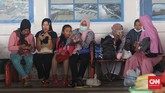FOTO : Riuh Pelabuhan Sungai Jelang Mudik Lokal Dilarang Pemerintah pusat mengimbau kepada masing-masing daerah untuk satu narasi melarang mudik baik nasional maupun lokal jelang libur Idulfitri 2021.
