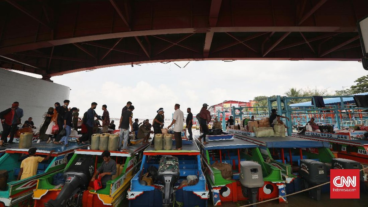 FOTO : Riuh Pelabuhan Sungai Jelang Mudik Lokal Dilarang