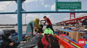 FOTO : Riuh Pelabuhan Sungai Jelang Mudik Lokal Dilarang