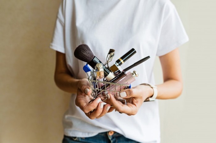 Ciri makeup kedaluwarsa