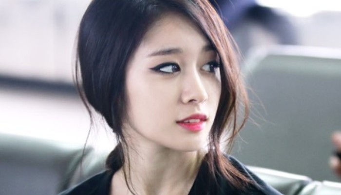 Ji Yeon identik dengan make up gaya cat eye. Bahkan ia menjadi salah satu idol yang mempopulerkan gaya make up tersebut / foto: instagram.com/jiyeon2_