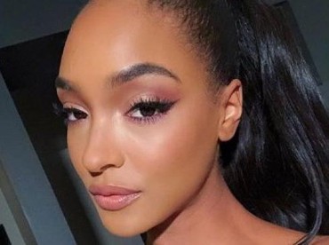 Cerita Model Dunia yang Dibayar Murah karena Warna Kulit Berbeda