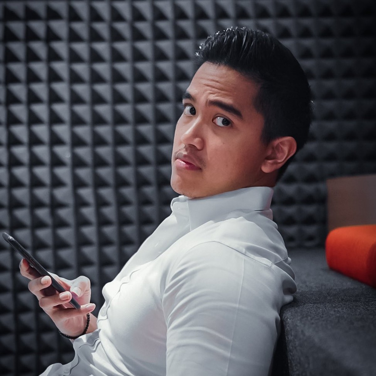 Putra bungsu Presiden Jokowi&comma; Kaesang Pangarep kerap mencuri perhatian karena kisah cintanya&period; Yuk kita lihat potret Kaesang&excl;