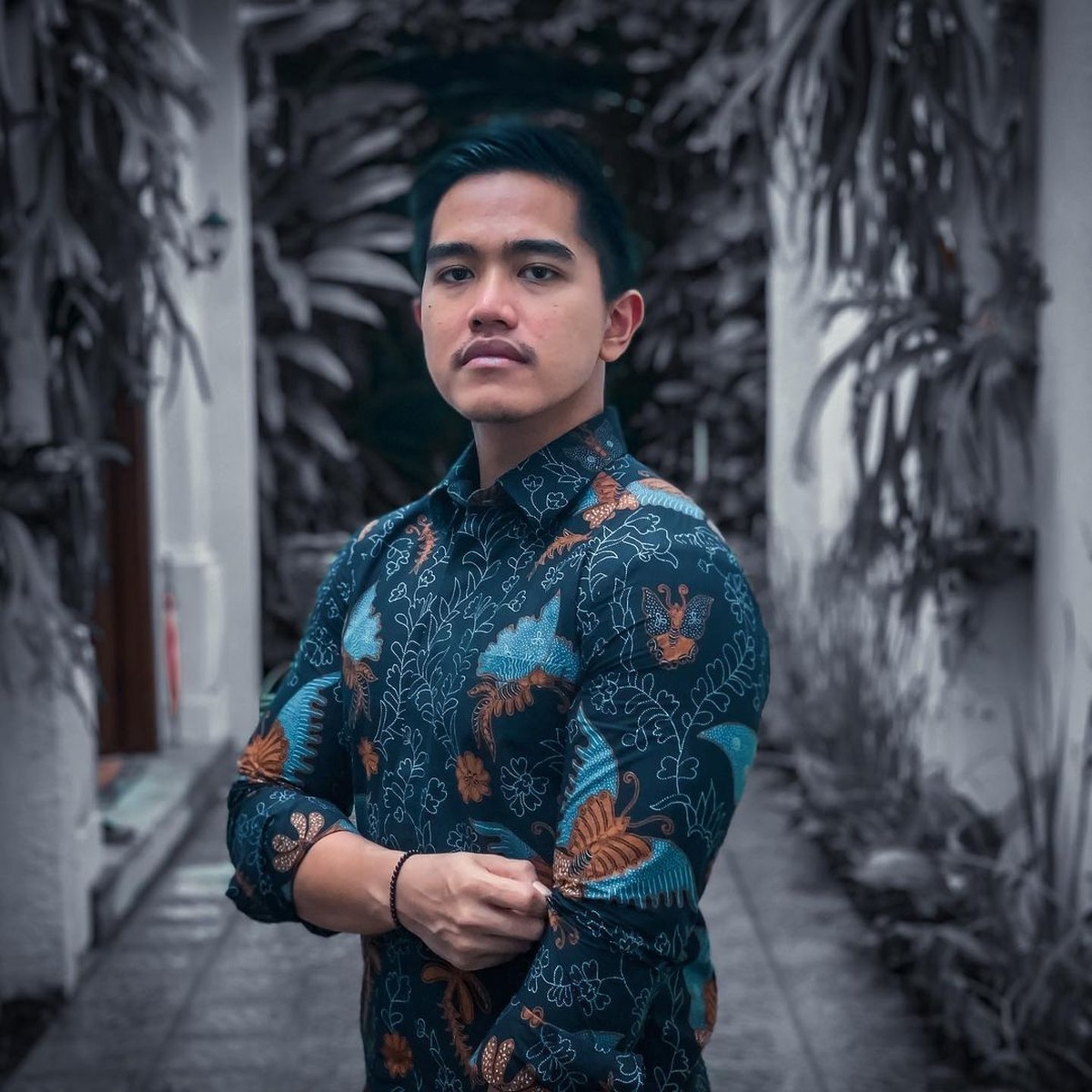 Putra bungsu Presiden Jokowi&comma; Kaesang Pangarep kerap mencuri perhatian karena kisah cintanya&period; Yuk kita lihat potret Kaesang&excl;