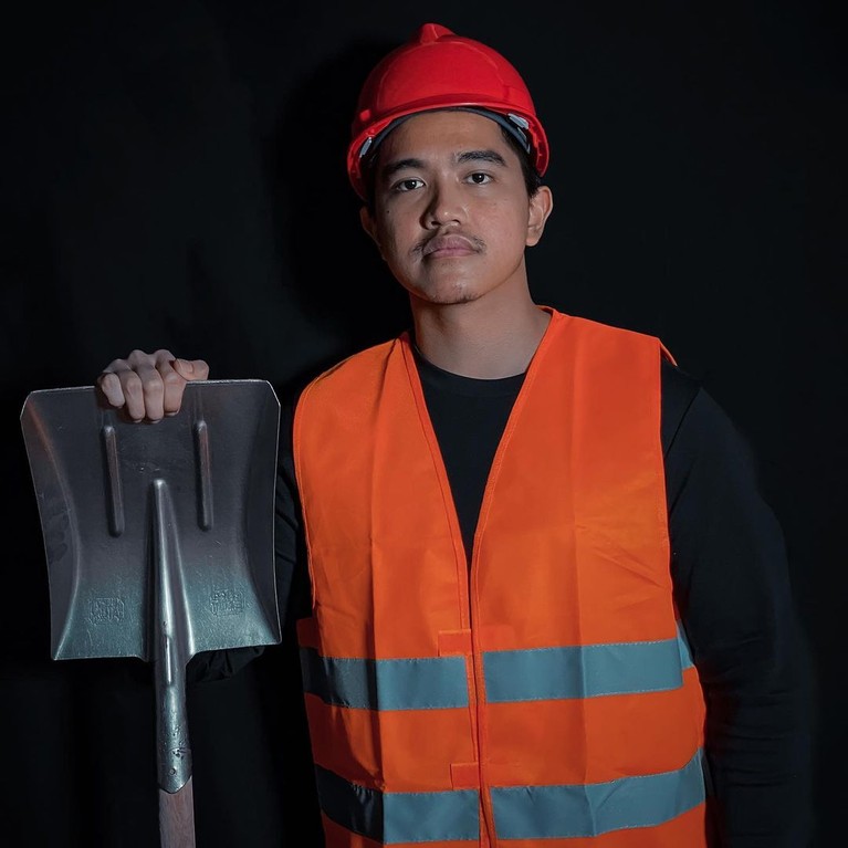 Kaesang Pangarep Putra bungsu Presiden Jokowi, Kaesang Pangarep kerap mencuri perhatian karena kisah cintanya. Yuk kita lihat potret Kaesang!