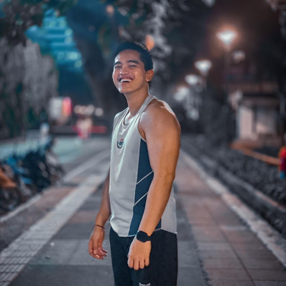 Putra bungsu Presiden Jokowi&comma; Kaesang Pangarep kerap mencuri perhatian karena kisah cintanya&period; Yuk kita lihat potret Kaesang&excl;