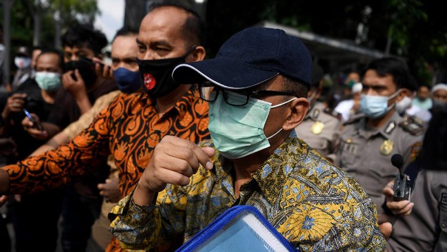 KPK menetapkan pejabat Ditjen Pajak Kemenkeu Angin Prayitno sebagai tersangka kasus dugaan suap pajak pada Selasa (4/5).