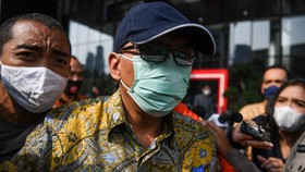 Angin Prayitno Aji Jalani Sidang Vonis Kasus Suap Pajak Hari Ini