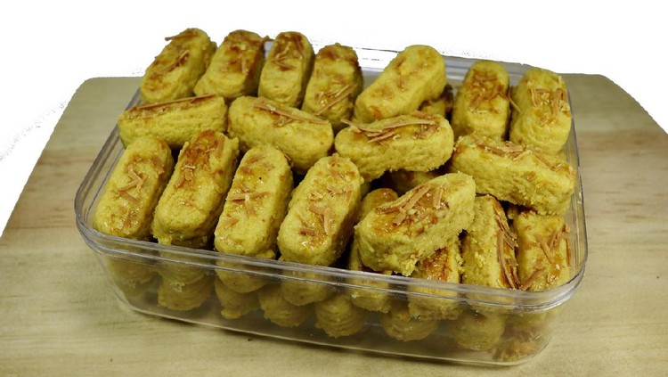 various Eid al-Fitr typical pastries in Indonesia, which are only sold once a year, to treat guests at home