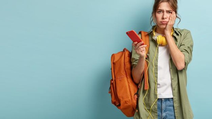 Bahaya! Sinar Blue Light Gadget Bisa Merusak Kulit