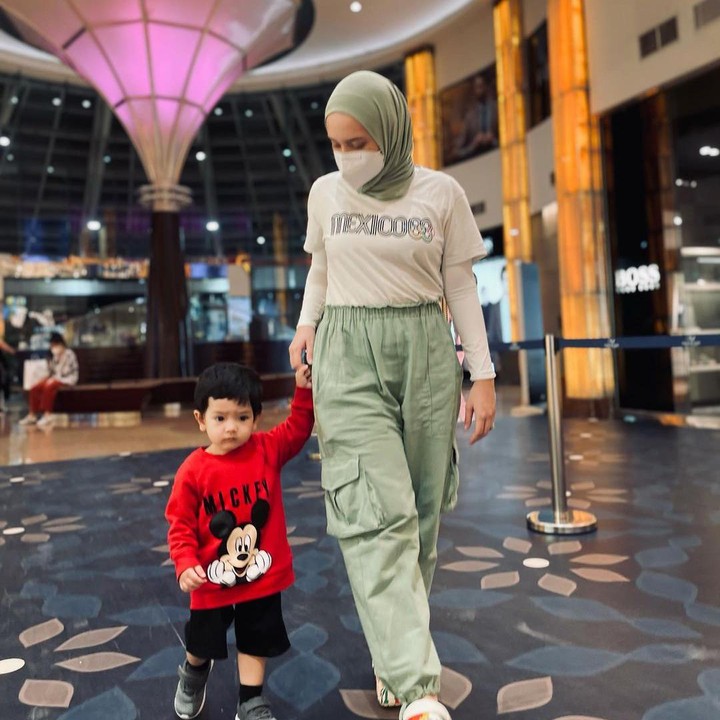 <p>Tak hanya itu, Putri Anne juga kerap membagikan potretnya bersama sang anak, Ibrahim Jalal Ad Din Rumi. (Foto: Instagram: @putriannesaloka)</p>