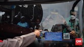 FOTO : Ramai Terminal Pulo Gebang Jelang Larangan Mudik Sejumlah calon pemudik terpantau ramai di Terminal Pulo Gebang pada Selasa (4/5) jelang larangan mudik yang mulai berlaku pada 6 Mei mendatang.