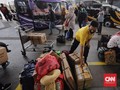FOTO : Ramai Terminal Pulo Gebang Jelang Larangan Mudik