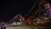 FOTO: Rel Kereta Layang Meksiko Roboh Tewaskan 15 Orang Sebanyak 15 orang tewas dan puluhan lainnya luka-luka di Meksiko setelah jembatan layang yang tengah dilintasi kereta ambruk.