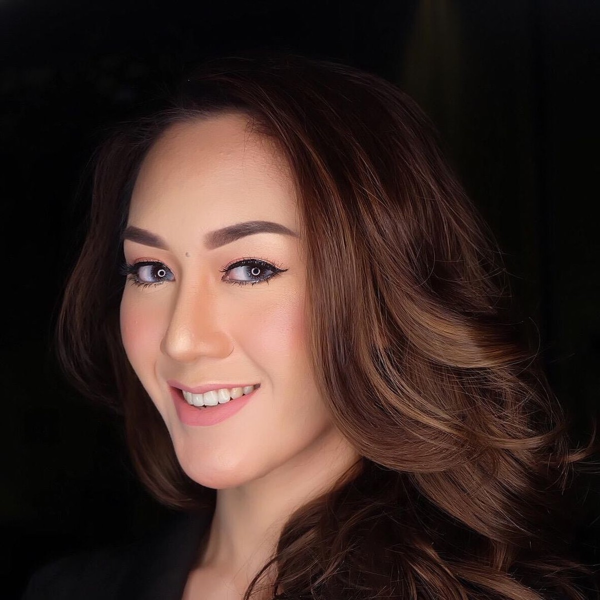 Nama Rizuka Amor sedang mencuri perhatian publik karena dikatakan merebut suami Dokter Irene&period; Yuk kita lihat potret Rizuka Amor&excl;