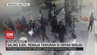 VIDEO: Saling Ejek, Remaja Tawuran Di Depan Masjid
