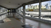 FOTO: Kala Keramaian Stasiun Tanah Abang Hilang Sesaat Stasiun Tanah Abang, Jakarta Pusat, tidak melayani pengguna KRL pada pukul 15.00-19.00 WIB. Penumpang hanya diizinkan transit pada sore ini.