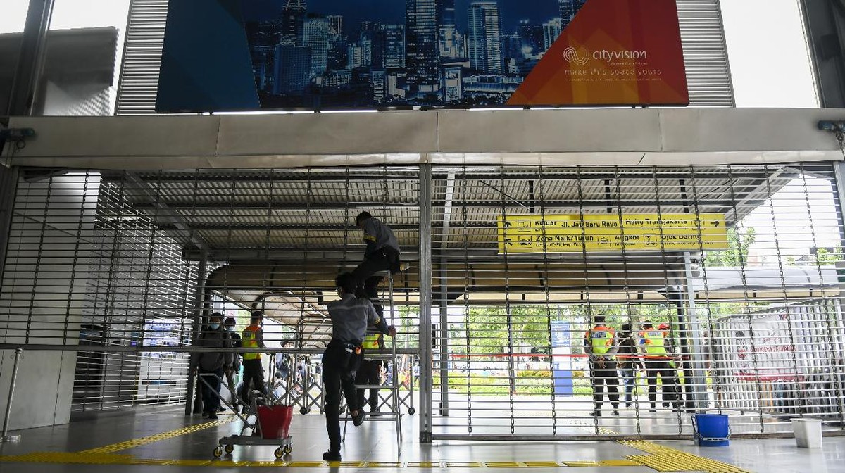 FOTO: Kala Keramaian Stasiun Tanah Abang Hilang Sesaat