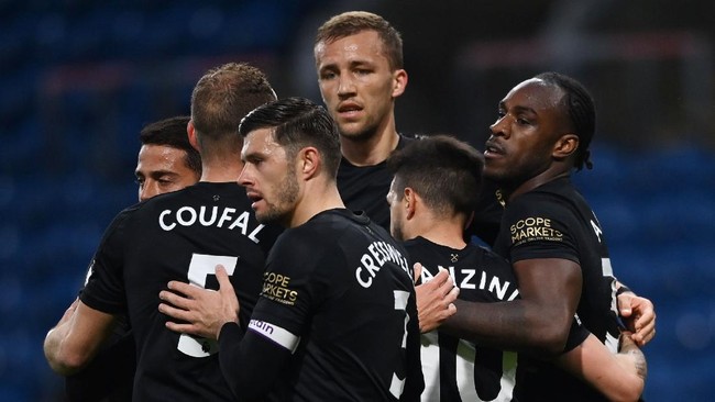 West Ham United menang 2-1 atas Burnley pada laga pekan ke-34 Liga Inggris di Stadion Turf Moor, Selasa (4/5) dini hari waktu Indonesia.