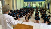 FOTO: Tasawuf Underground, Jalan Tobat Anak Jalanan Uztaz Halim Ambiya membangun pesantren yang ditujukan khusus untuk membantu anak-anak jalanan mengubah hidupnya.