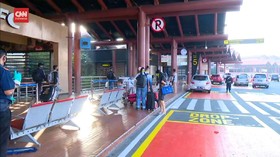 VIDEO: Ribuan Orang Mudik Awal dari Bandara Soetta