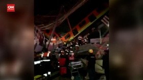 VIDEO: Rel dan Kereta di Meksiko Runtuh, Timpa Kendaraan