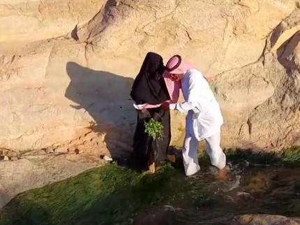 Wow Mesranya! Jenderal Arab Bopong Istri TKW Saat Nyeberang Sungai