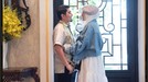 Ustaz Solmed dan April Jasmine Ustaz Solmed berbagi kisah pilu saat kondisi keuangan hancur kala pandemi, namun ia dan April Jasmine sang istri tetap terlihat mesra. Yuk kita intip kemesraan mereka!